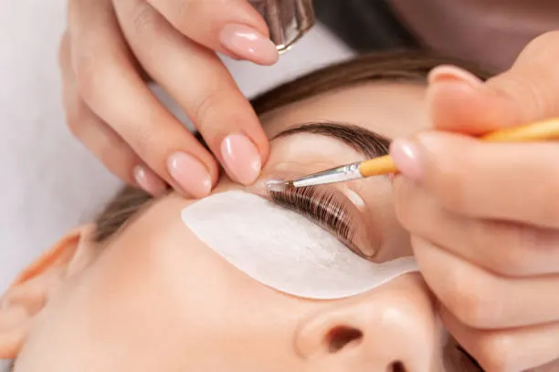 Trattamenti Ciglia e Sopracciglia - BiBi Nails Sona